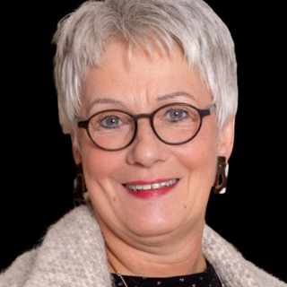 Prof. Mag. Dr. Andrea Pach